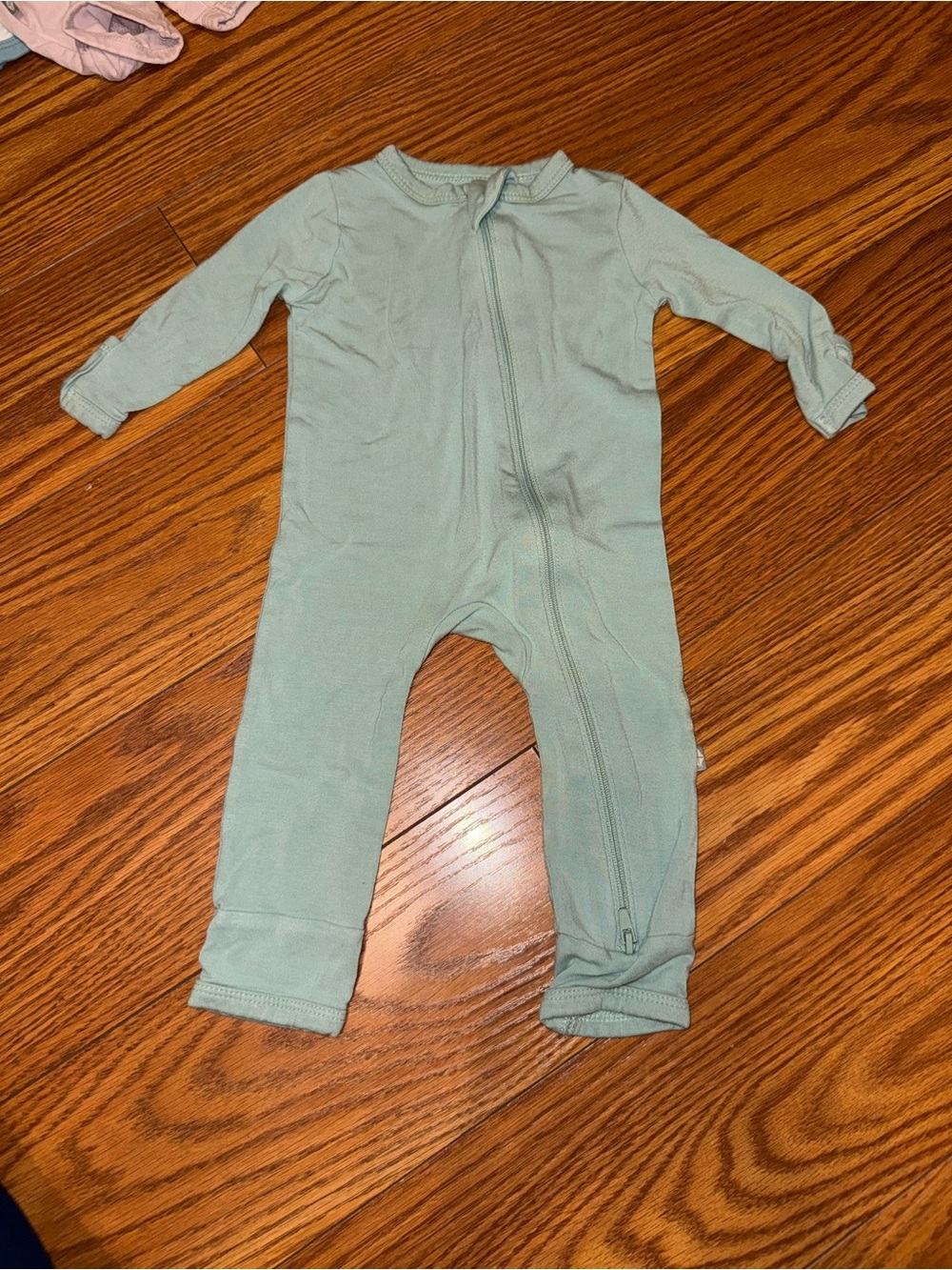 3 kyte baby rompers